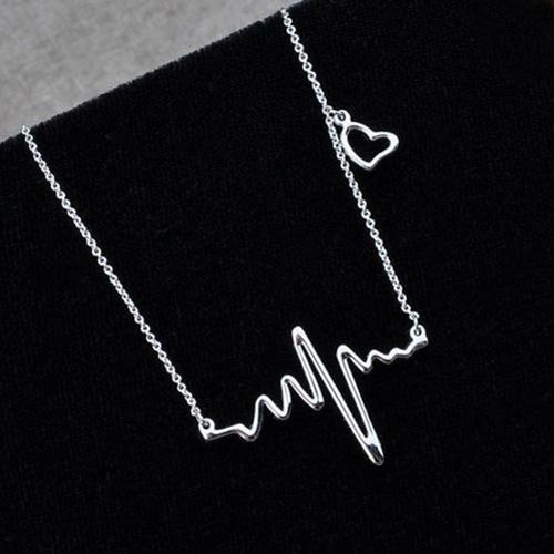 Halsband "heartline" i silver med litet hjärta