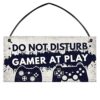 Skylt i trä - Do not disturb Gamer at play